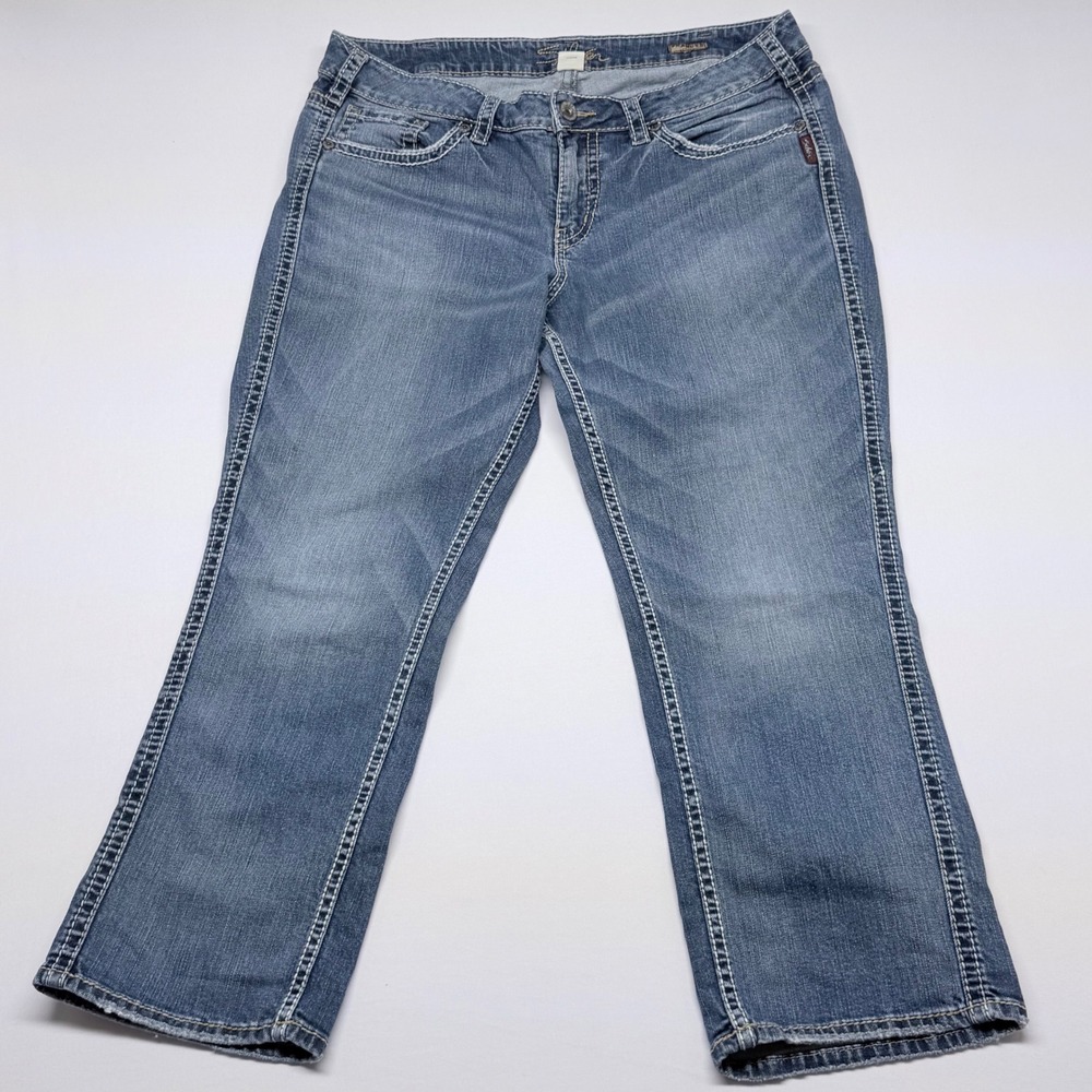 🔴 Silver Jeans Frances Capri Bootcut Jeans Medium Wash Distressed Size 18